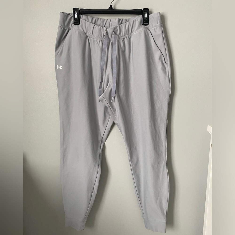 Women’s Under ArmourJoggers Size Large